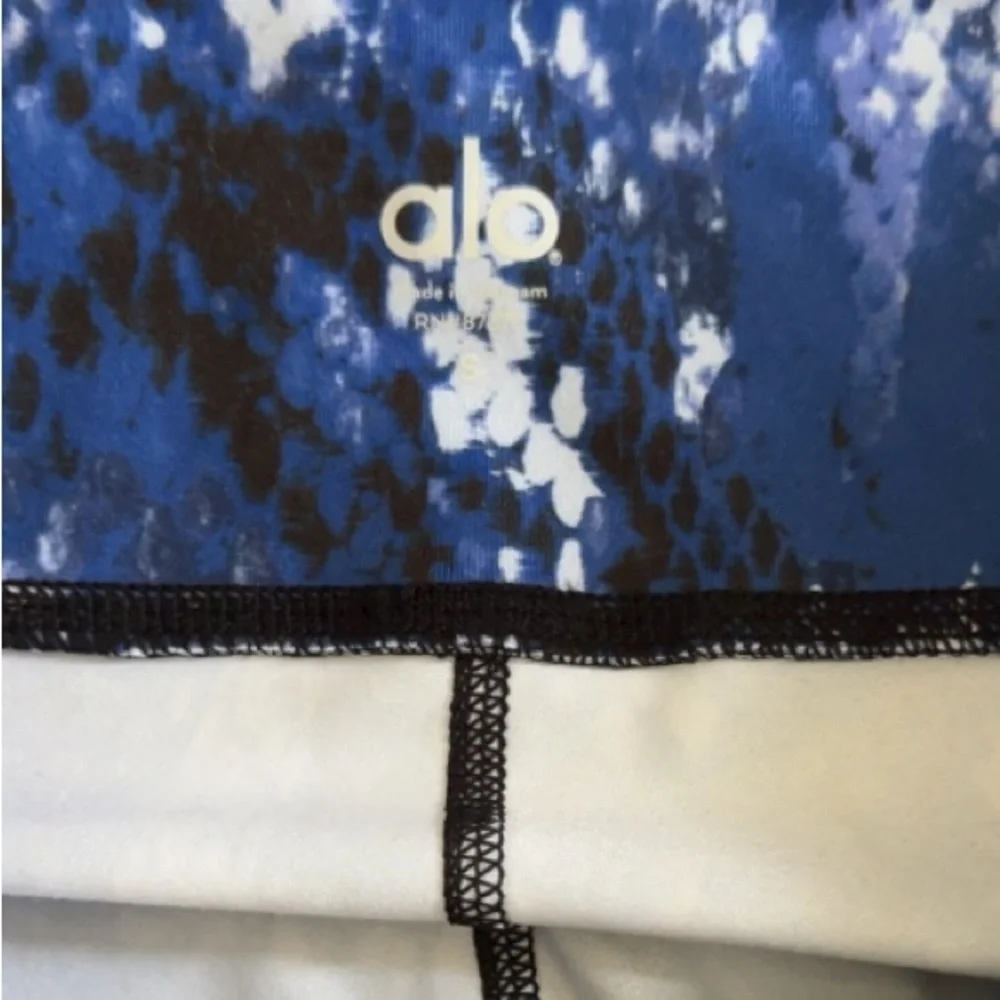 ALO Yoga vibrant blue